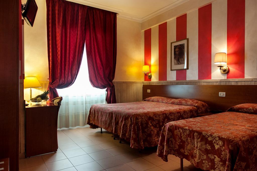 Hotel Pyramid Rom Zimmer foto